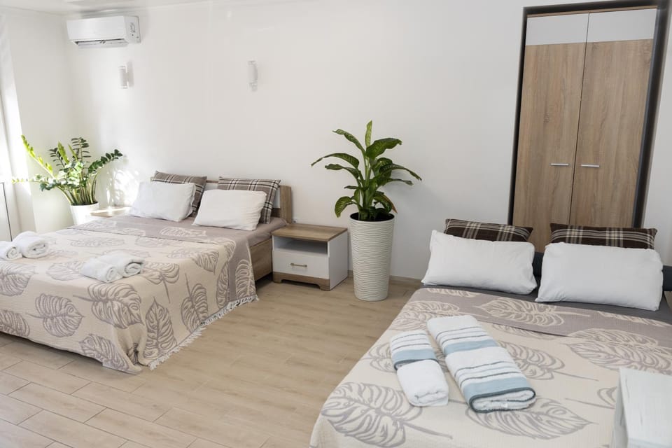 Bed, Photo of the whole room, wardrobe, air conditioner
