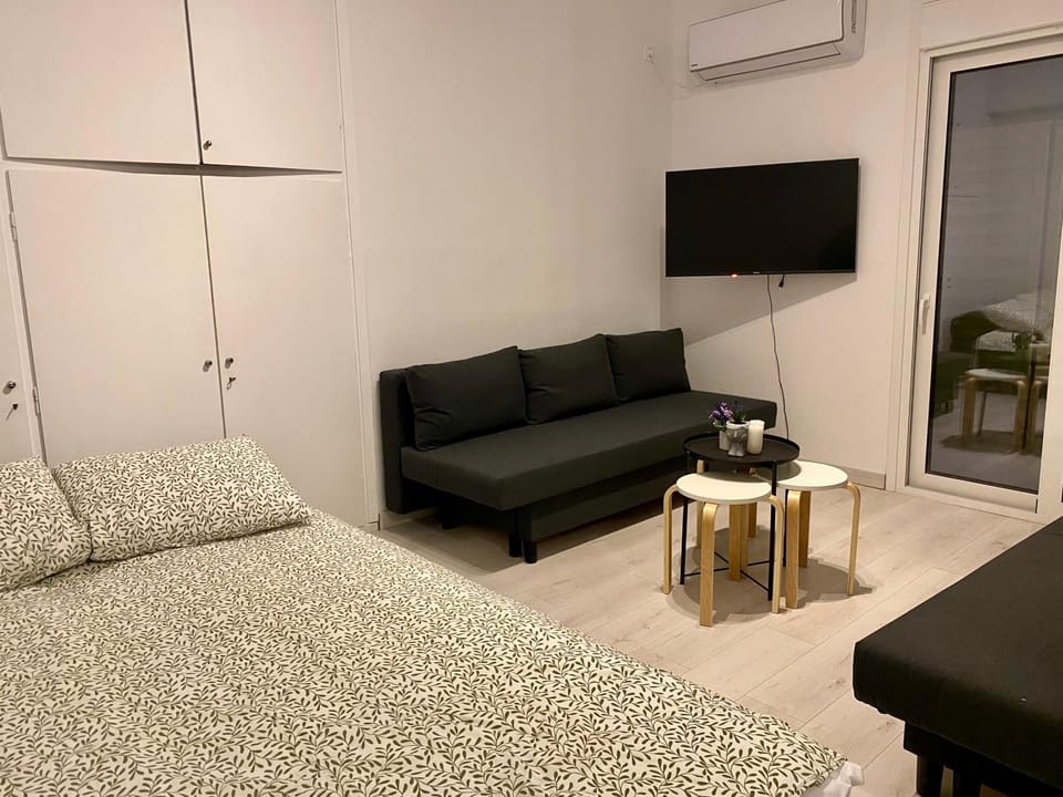 Bed, Living room, Photo of the whole room