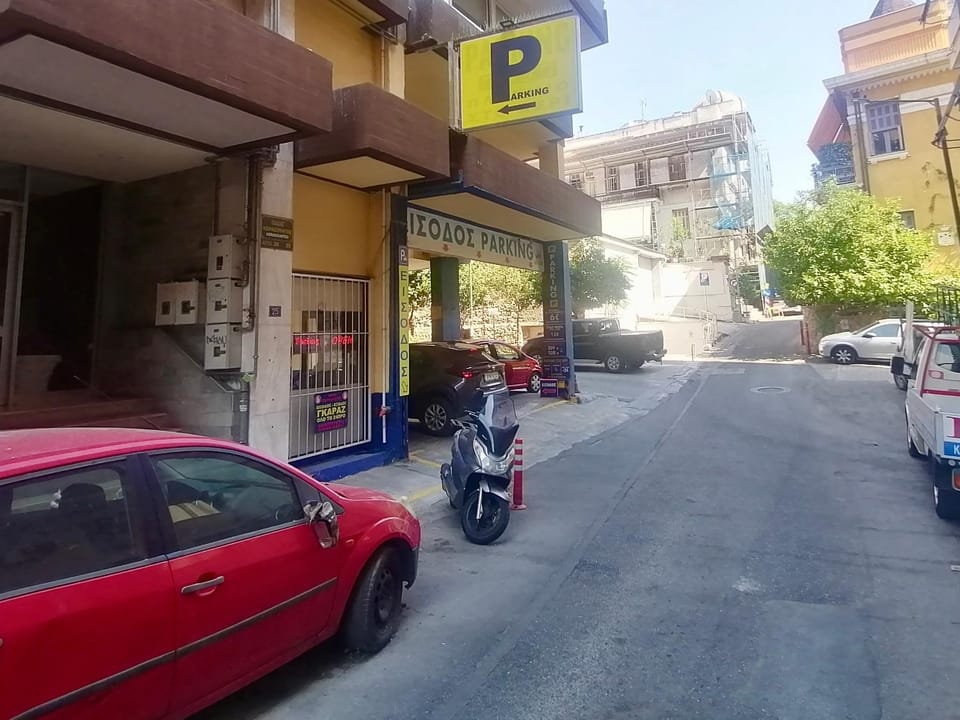 Property building, Day, Street view, Location, Parking