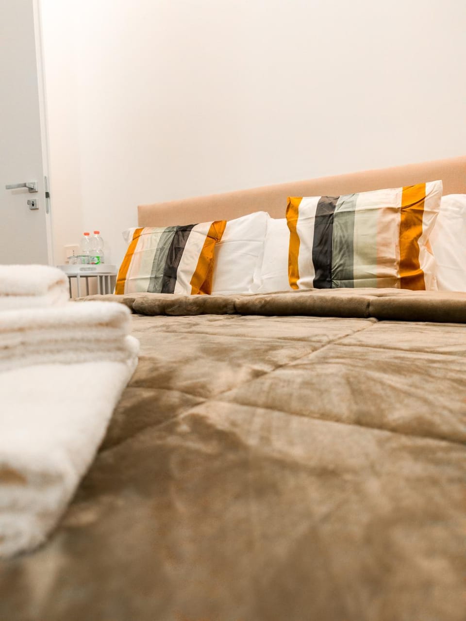 Bed, towels