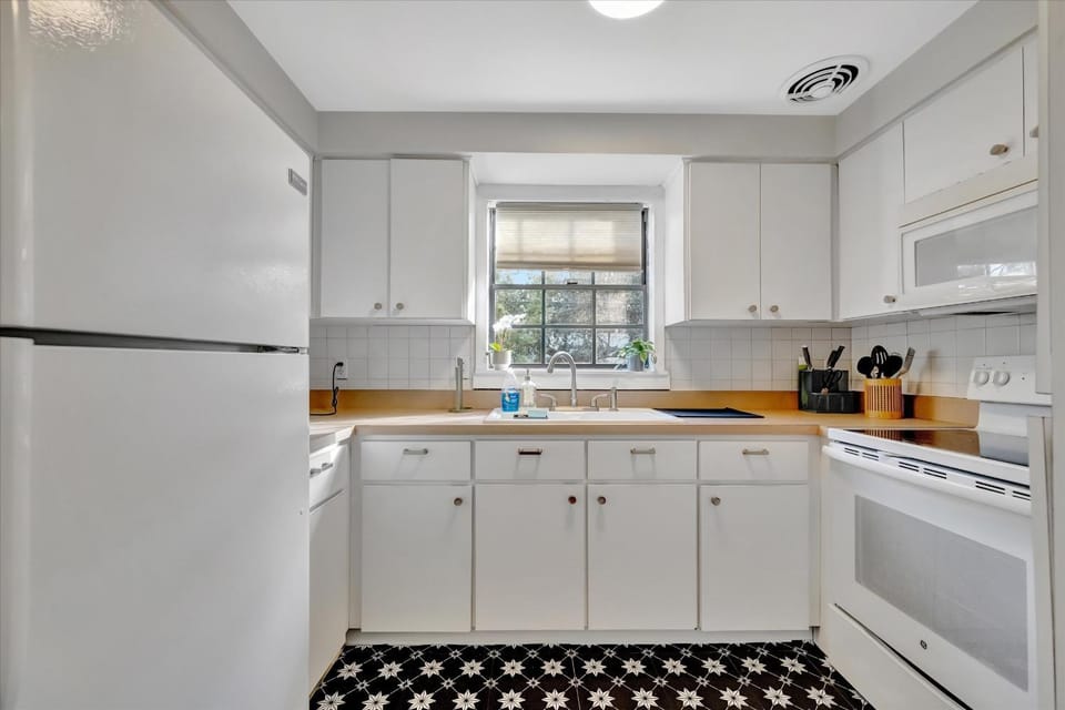 Swann Ave 2B Sleeps 6 Walk 2 Bayshore & Hyde Park Apartment in Tampa