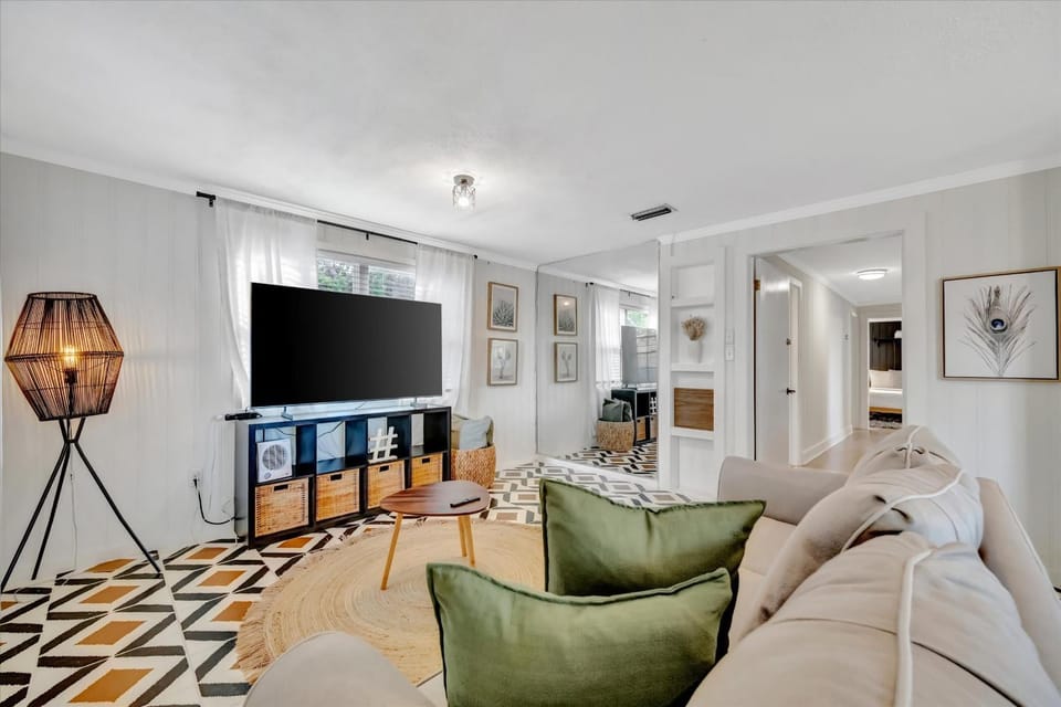 Swann Ave 2B Sleeps 6 Walk 2 Bayshore & Hyde Park Apartment in Tampa