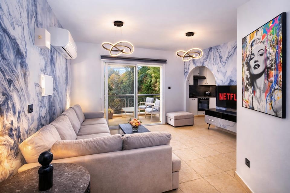 Communal lounge/ TV room, TV and multimedia, Living room, Seating area, Evening entertainment