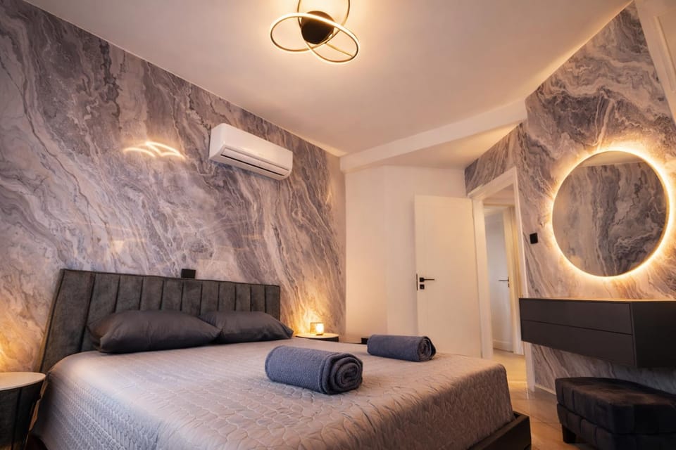 Bed, Photo of the whole room, Bedroom, towels, air conditioner