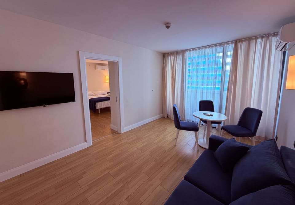Living room, Photo of the whole room