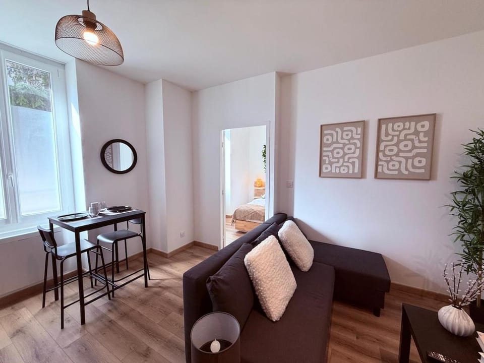 February 1 - 1 Bedroom - Partdieu Villette Apartment in Villeurbanne