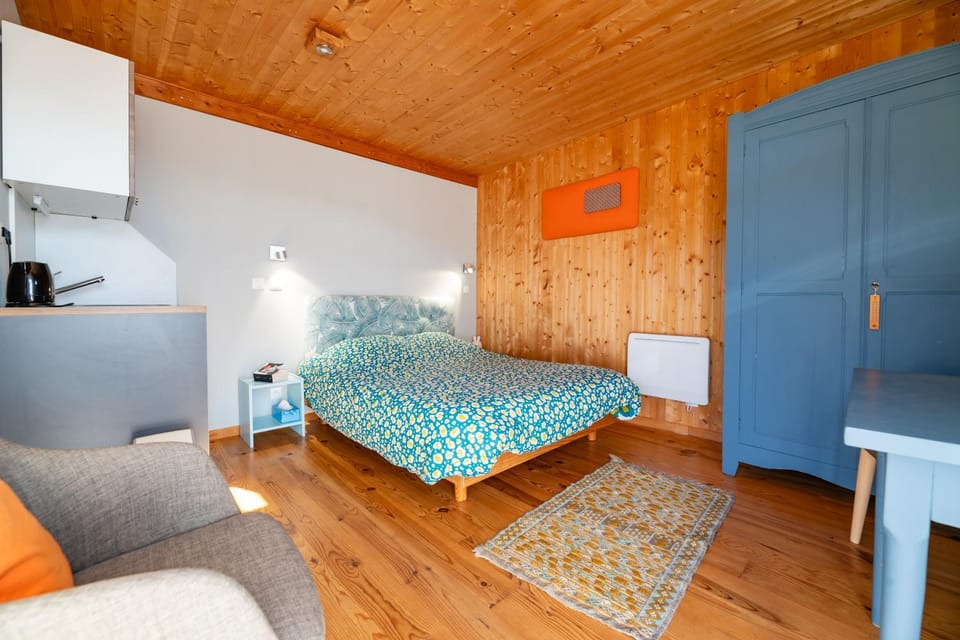 Property building, Living room, Bedroom