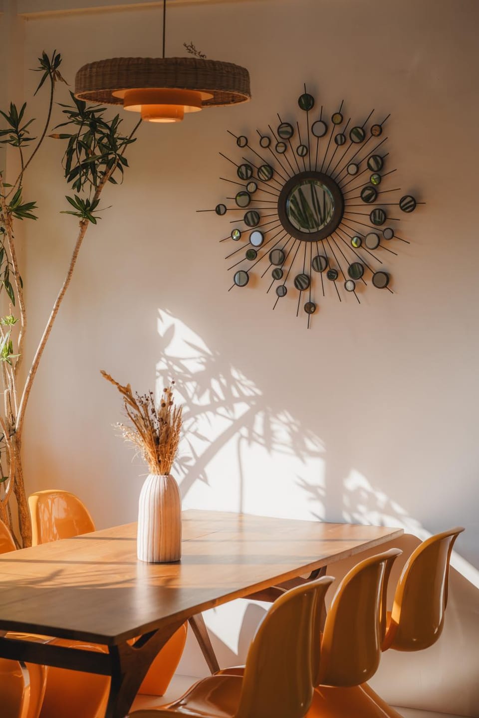 Living room, Decorative detail, Seating area, Dining area