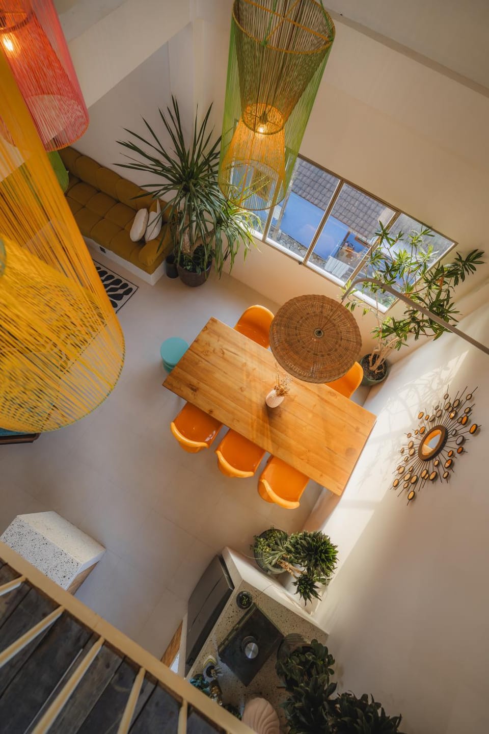 Living room, Food and drinks, Seating area, Food