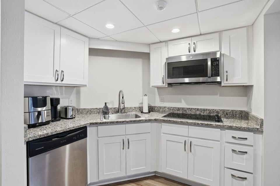 Luxurious Waterfront Condo at Alta Mar Apartment in Fort Myers