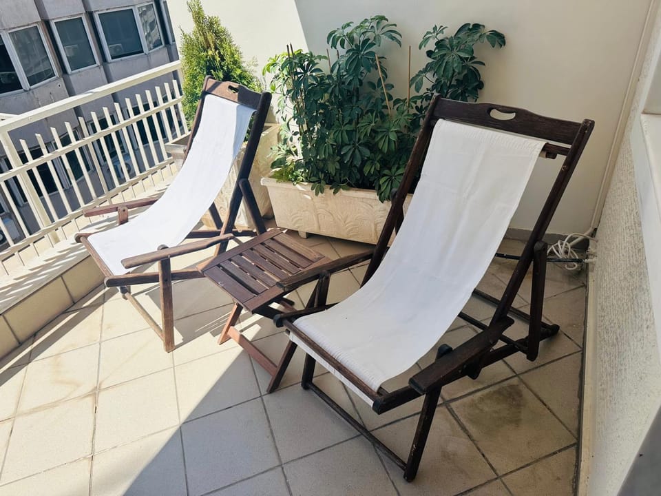 Brown Balcony Suite No 1, Piraeus Port Apartment in Pireas