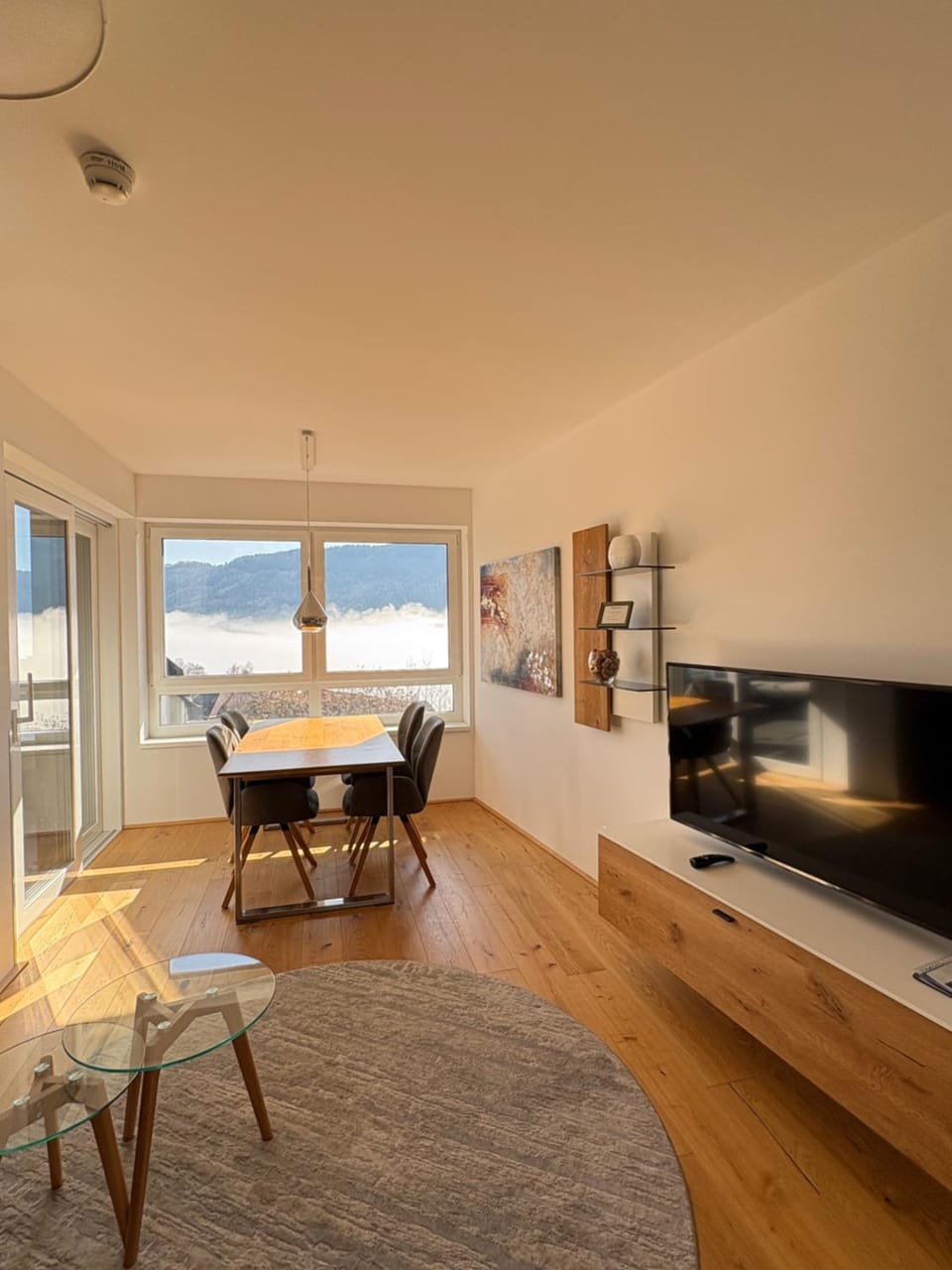 TV and multimedia, Dining area, Food