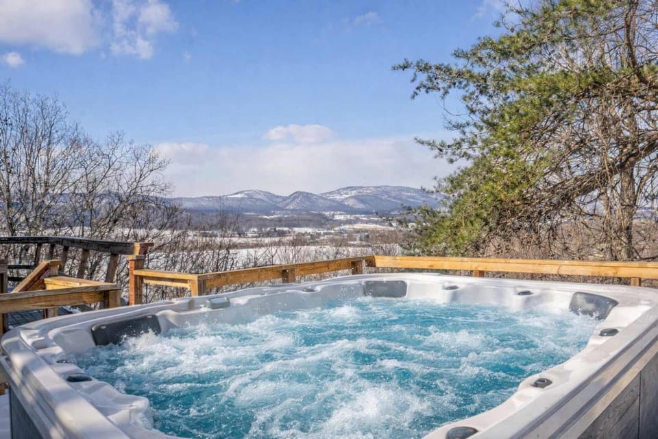Amazing Views Hot Tub Deck FirePit & Game Room Chalet in Shenandoah Valley