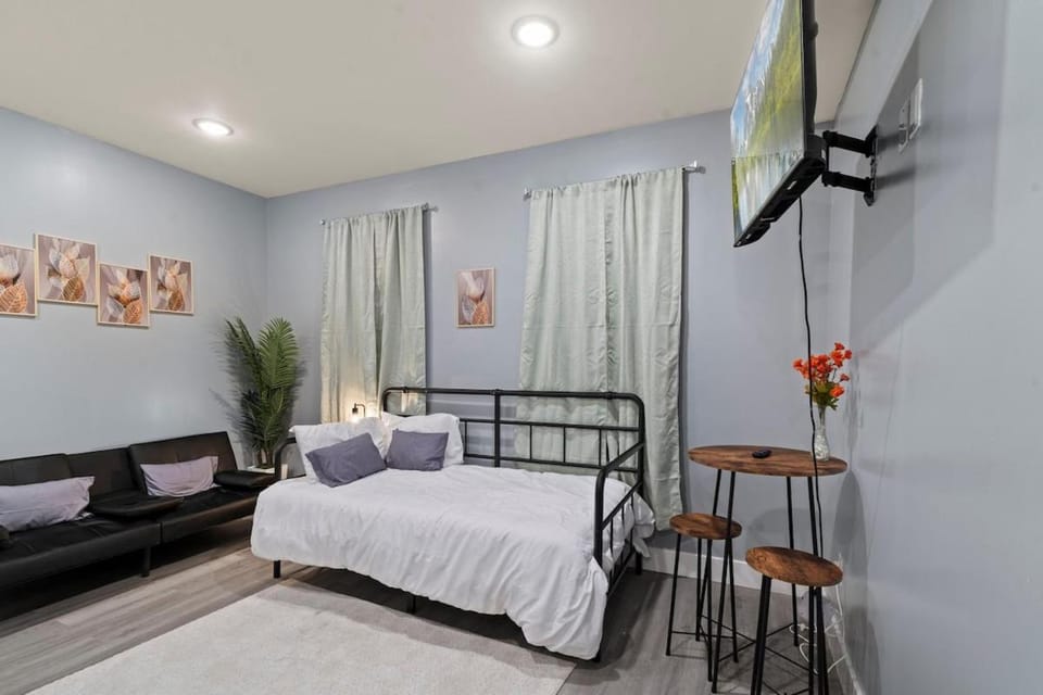 Cozy Convenient 1 Bedroom with 2 Beds Near Downtown Apartment in Philadelphia