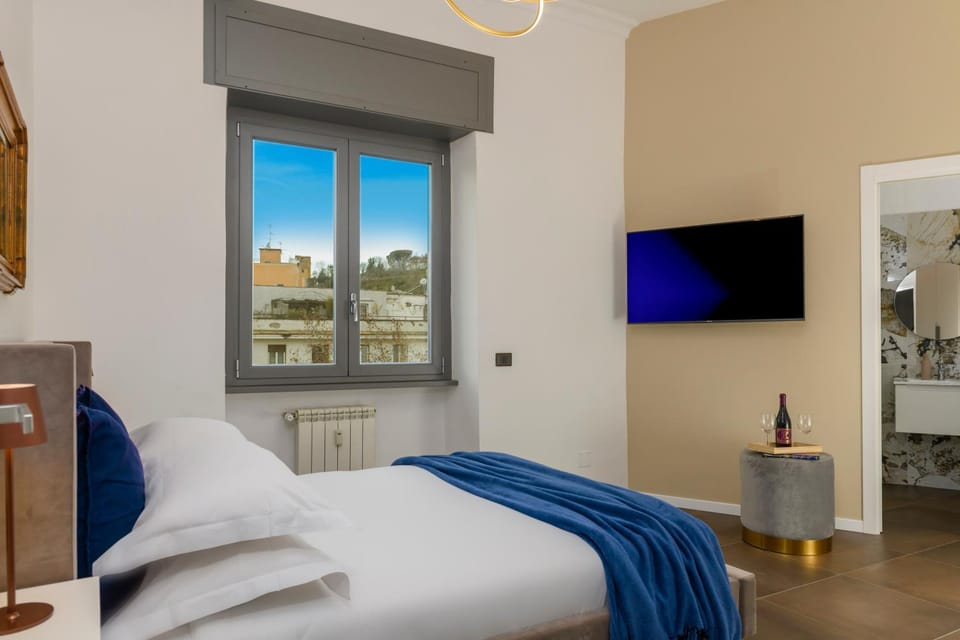 Bed, Bathroom, TV and multimedia, Photo of the whole room, Bedroom