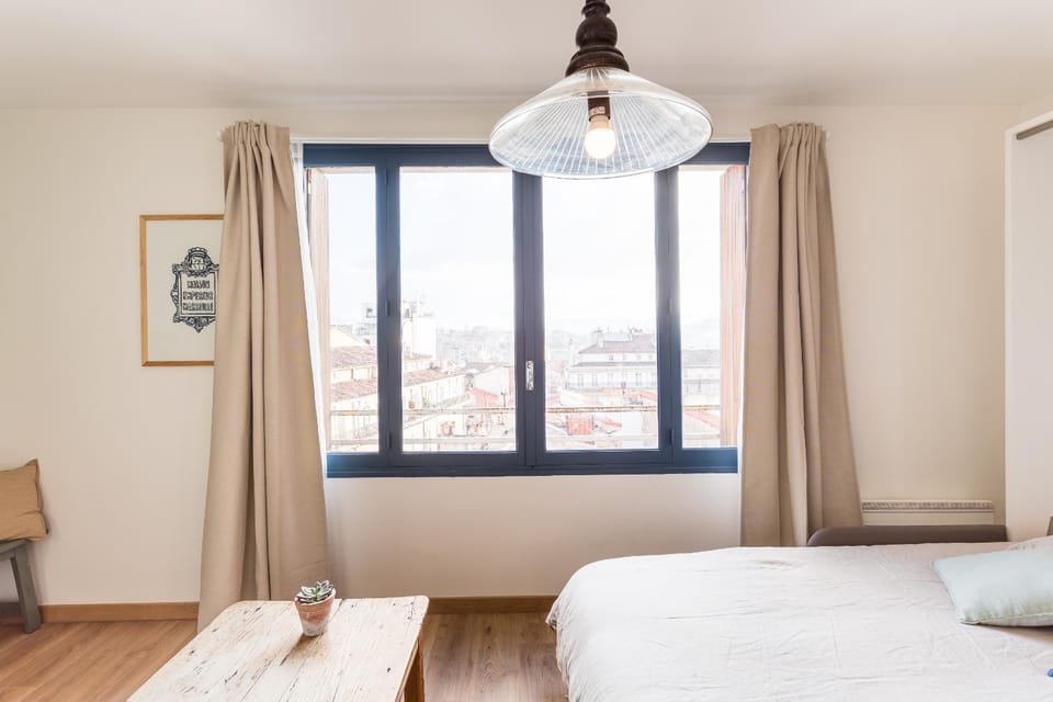 Living room, City view, Landmark view, Mountain view