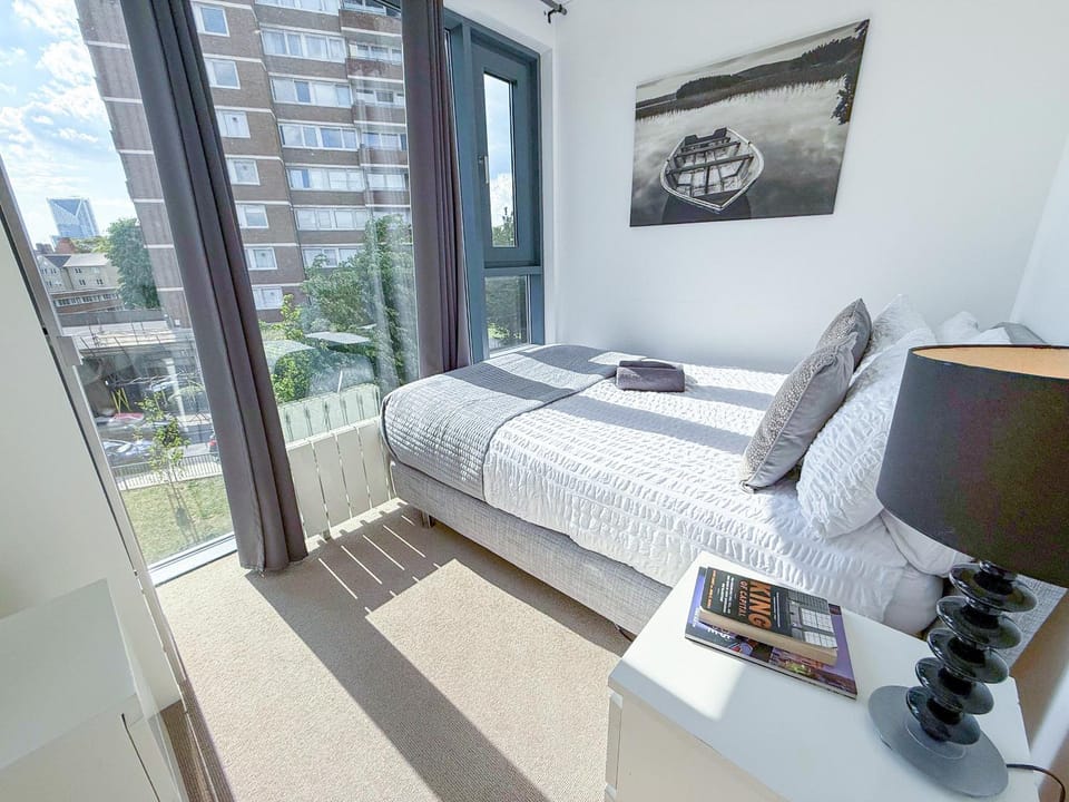 Bed, Photo of the whole room, Decorative detail, Bedroom, towels, wardrobe