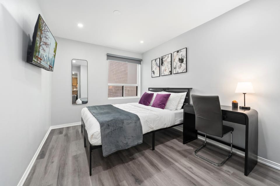 Modern Suite Near Dufferin Grove Transit Line Hotel in Toronto