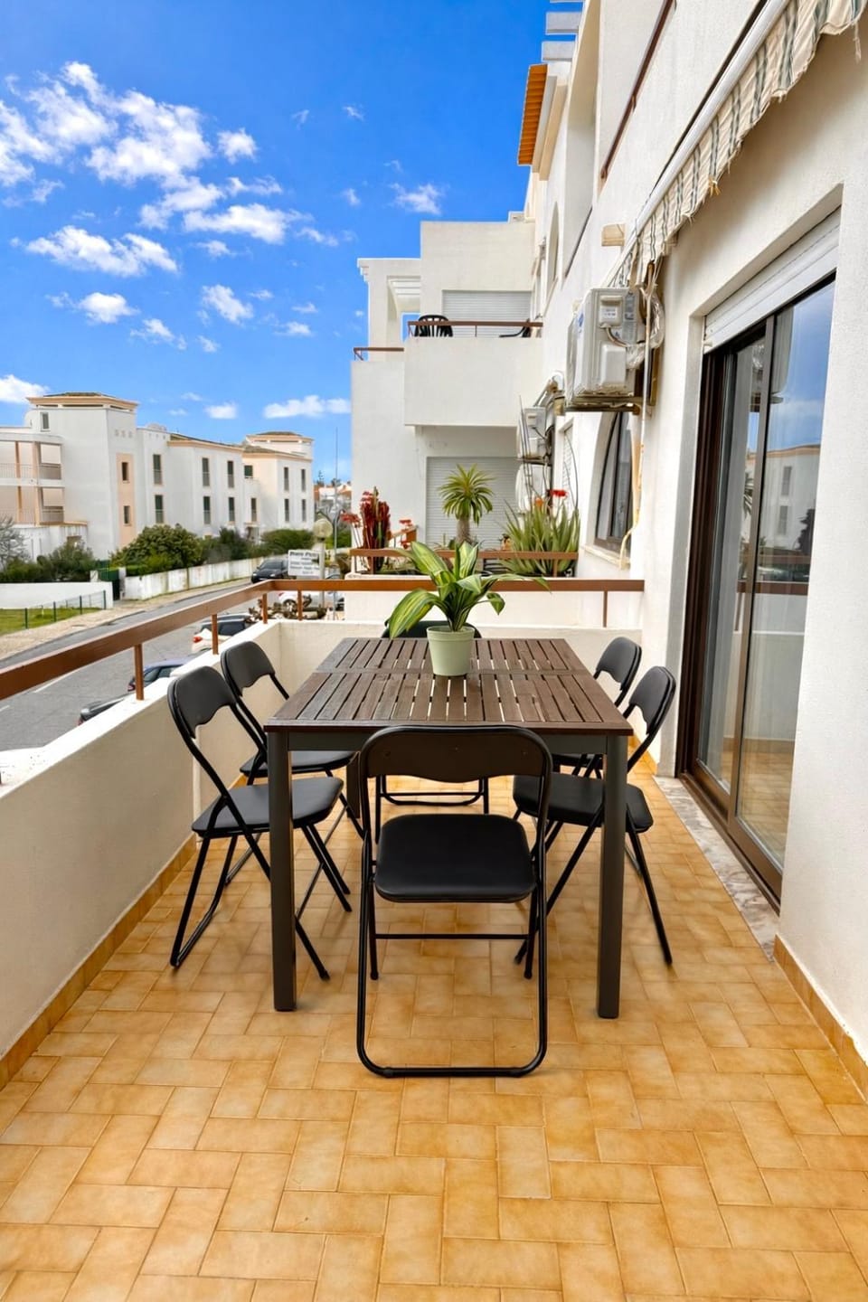 View (from property/room), Balcony/Terrace, Dining area