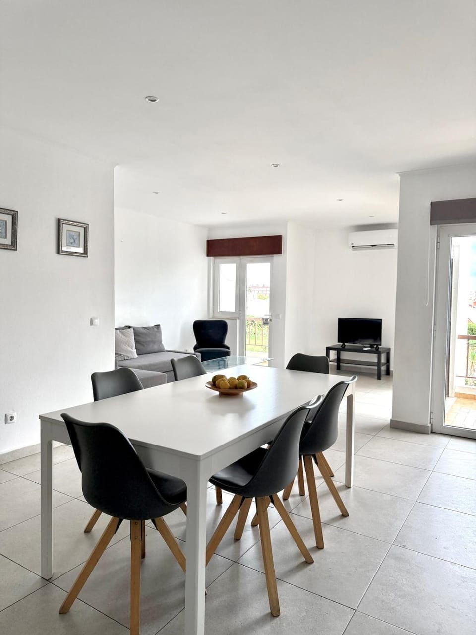TV and multimedia, Living room, Lunch, air conditioner