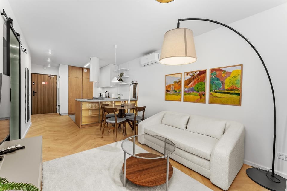 Kitchen or kitchenette, Living room, Seating area, Dining area, microwave, oven