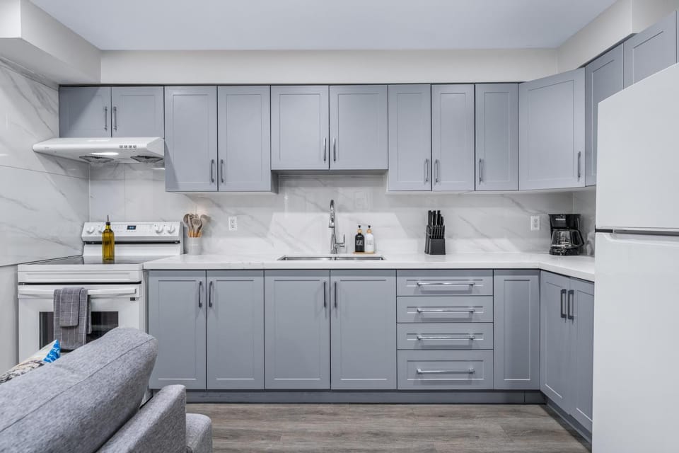 Stylish Suite Near Trinity Bellwoods & Little Italy Hotel in Toronto