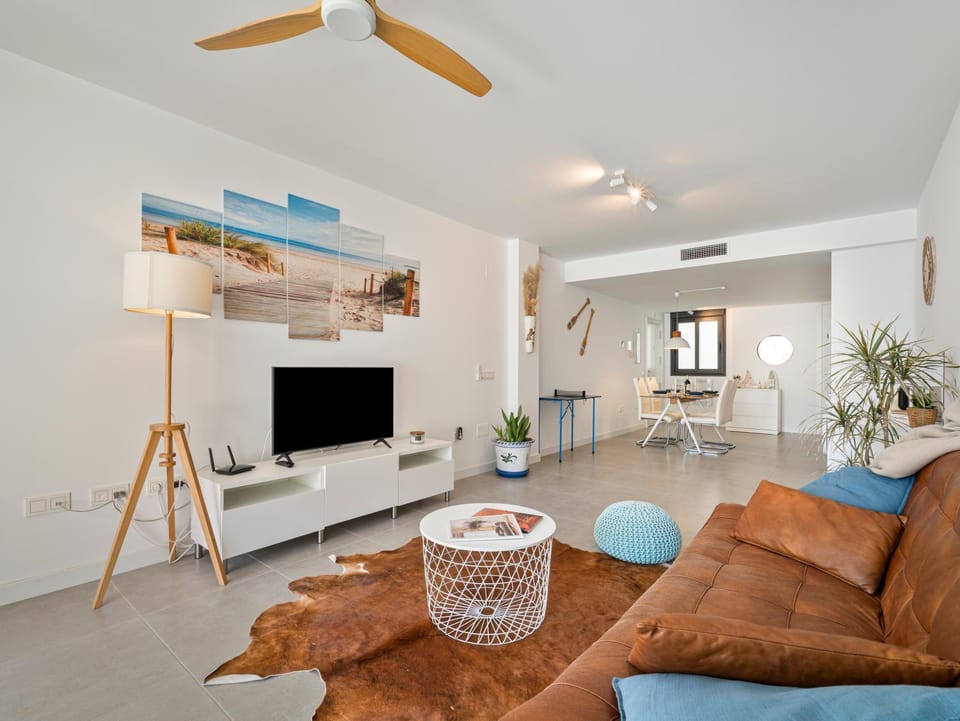 TV and multimedia, Living room, Dining area, air conditioner