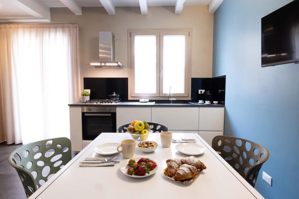 TV and multimedia, Kitchen or kitchenette, Dining area
