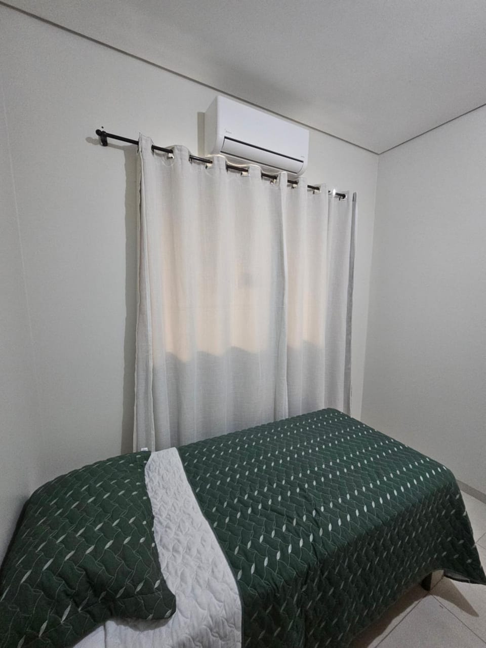 Bed, Bedroom, air conditioner