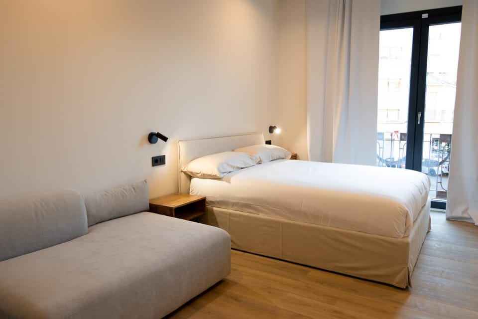 Bed, Photo of the whole room, Bedroom