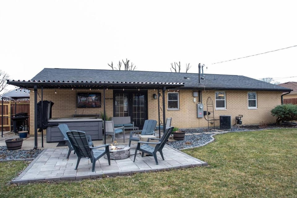 Huber Heights Home w/Hot Tub near Rose Music/WPAFB House in Dayton