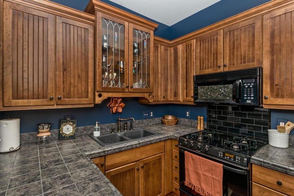Historic Cottage in Montford Walk to Downtown House in Historic Montford