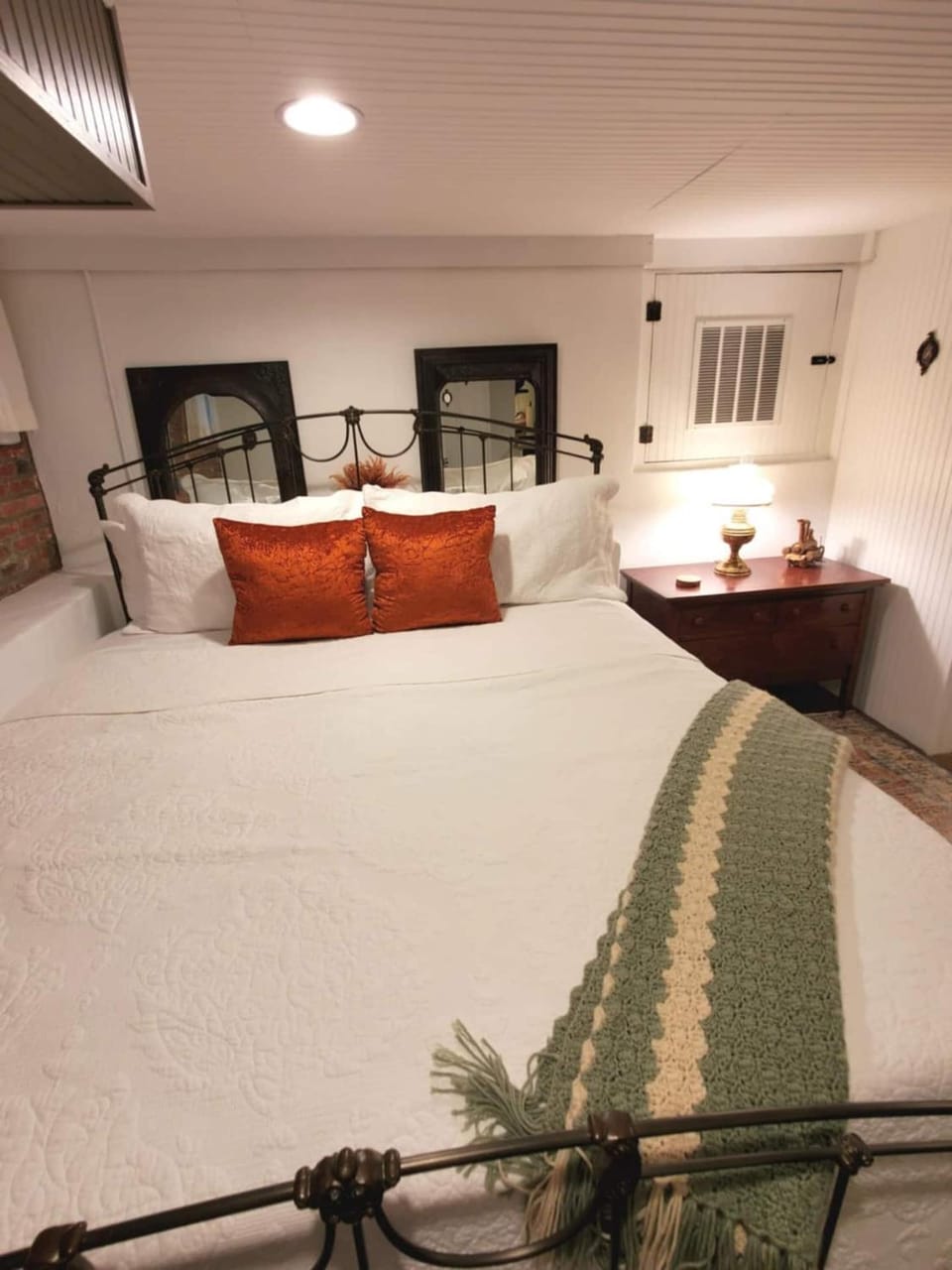 Verdigris Bronze Hideaway Walk to Downtown Apartment in Historic Montford