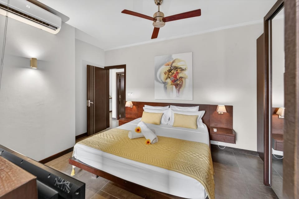 Bed, Photo of the whole room, Bedroom, air conditioner