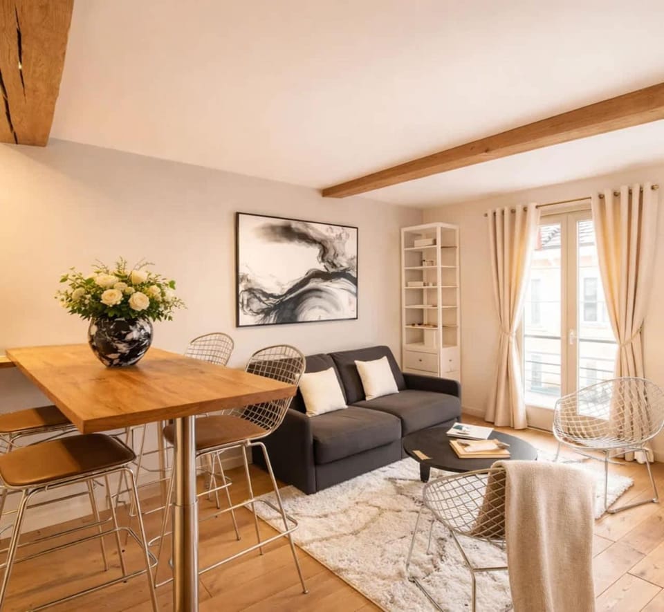 Living room, Seating area, Dining area