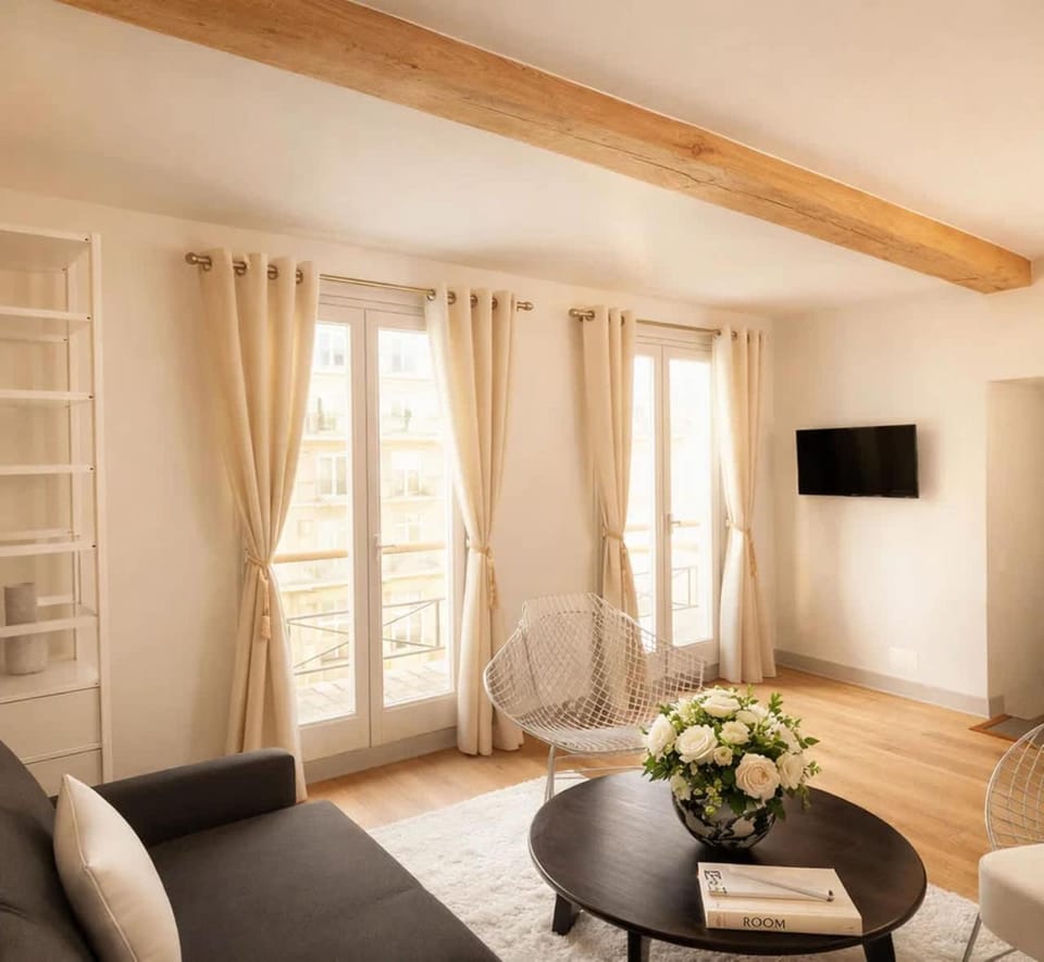 Communal lounge/ TV room, Bed, TV and multimedia, Living room, Seating area