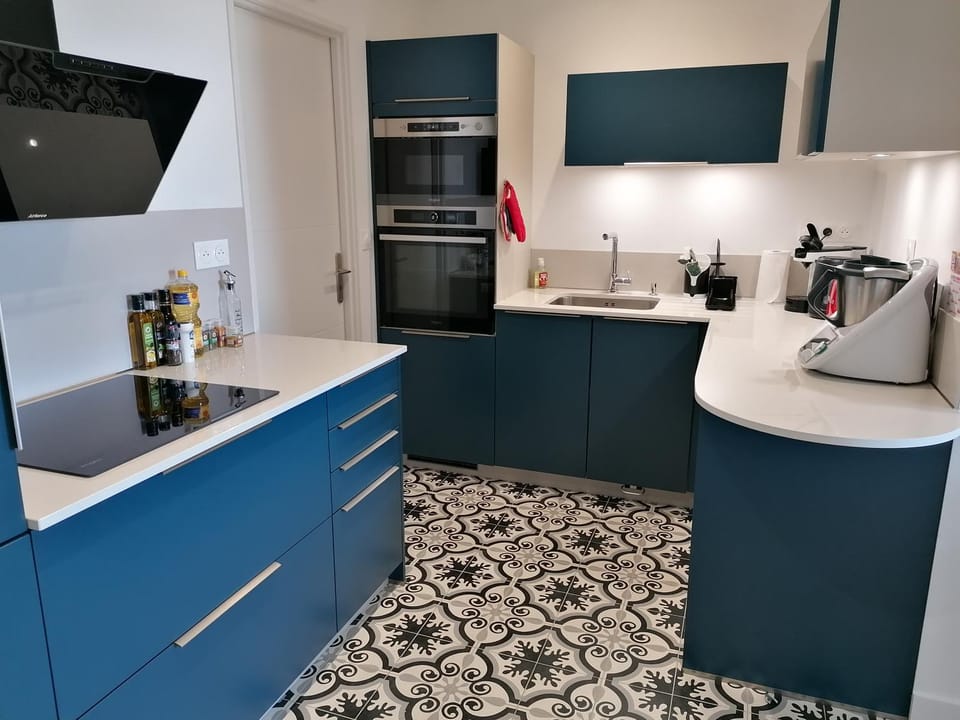 Kitchen or kitchenette