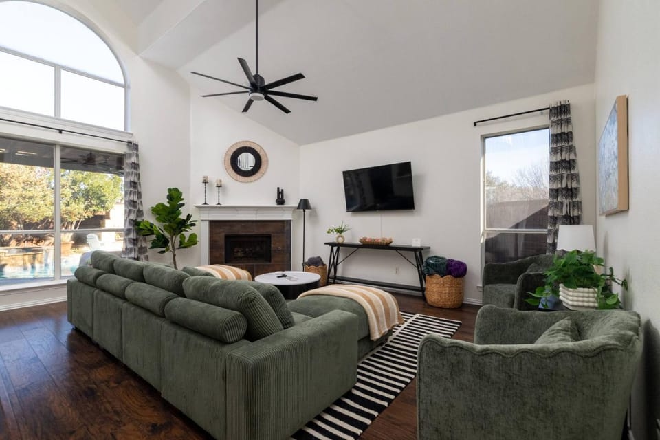 Living room, Seating area