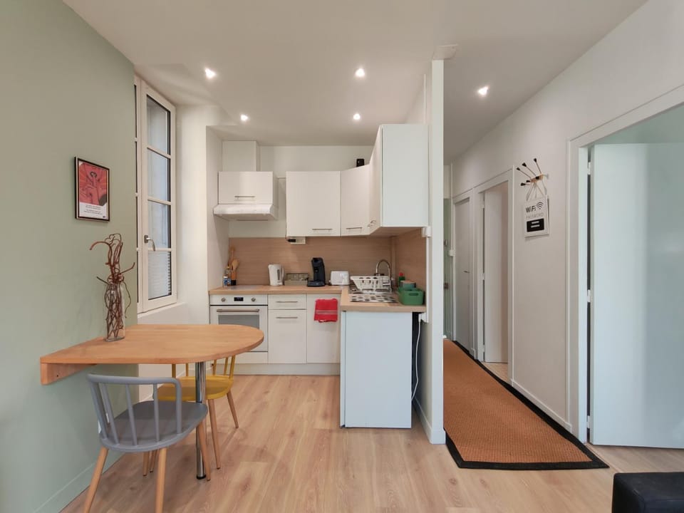 Dining area, kitchen