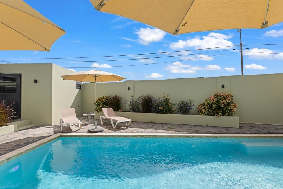 Appartement Luna, Mambo Beach met Zwembad & Palapa Apartment in Willemstad