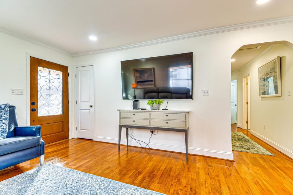 Stay Near Averett & Caesars! Cozy Home w/ Patio House in Danville