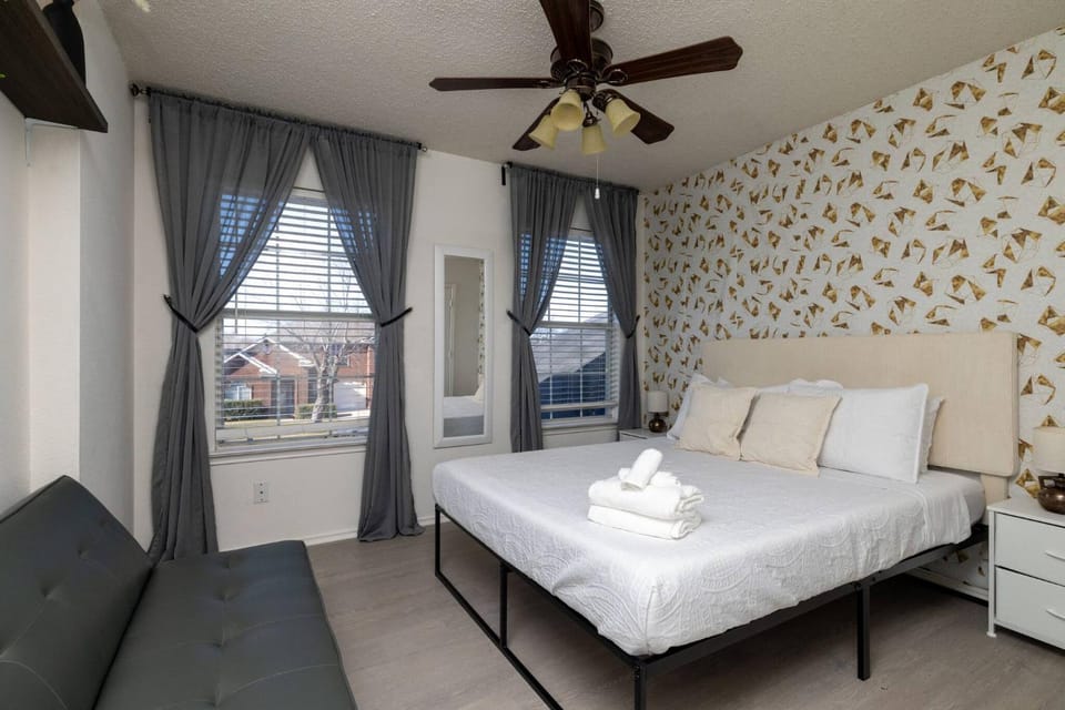 Bed, Decorative detail, Bedroom