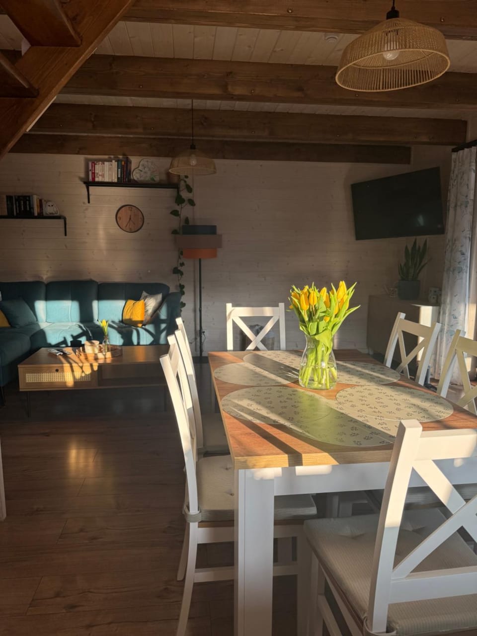Living room, Dining area