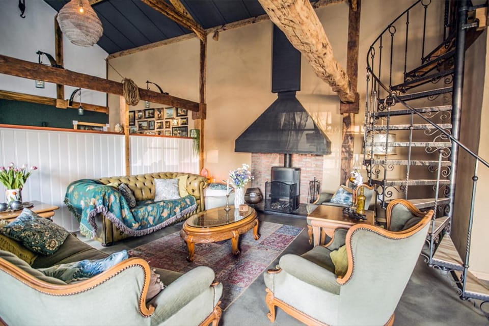 Communal lounge/ TV room, Living room, Seating area