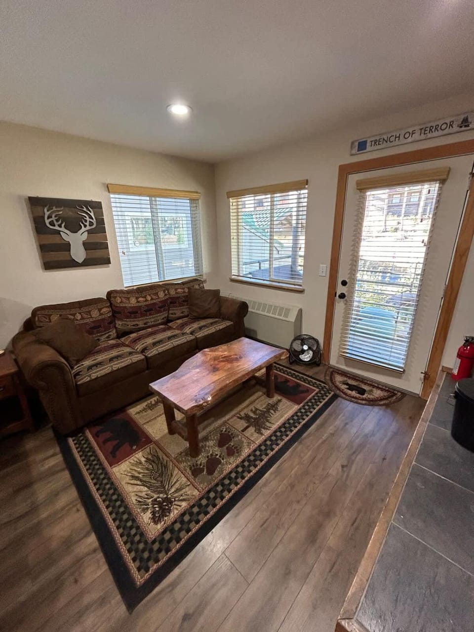 The Meadows-Cozy Hotel Room Deck House in Kirkwood