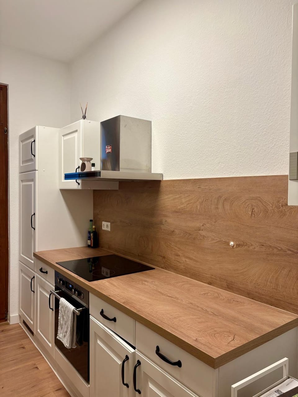 Kitchen or kitchenette, oven, stove