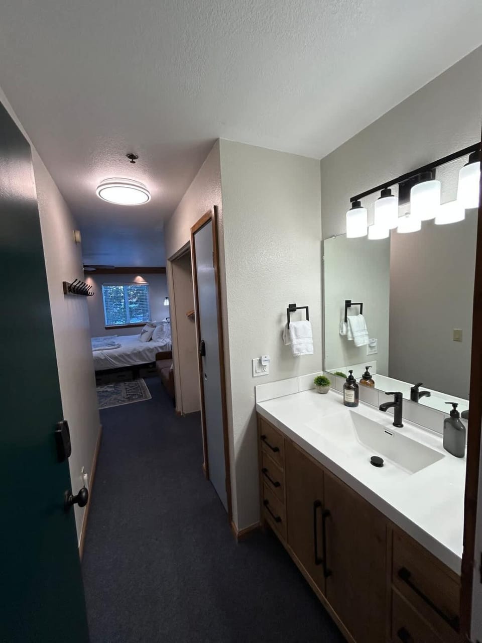 The Meadows- Charmed Hotel Unit Steps to Ski Lifts Apartment in Kirkwood