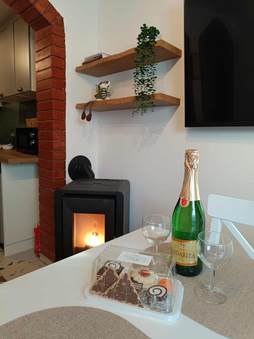 TV and multimedia, fireplace