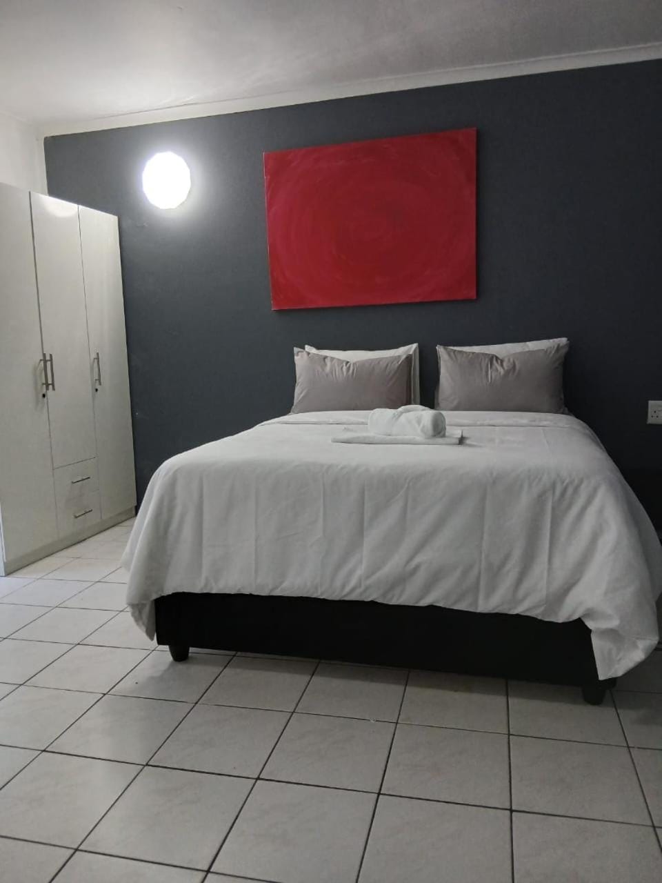 Photo of the whole room, Bedroom