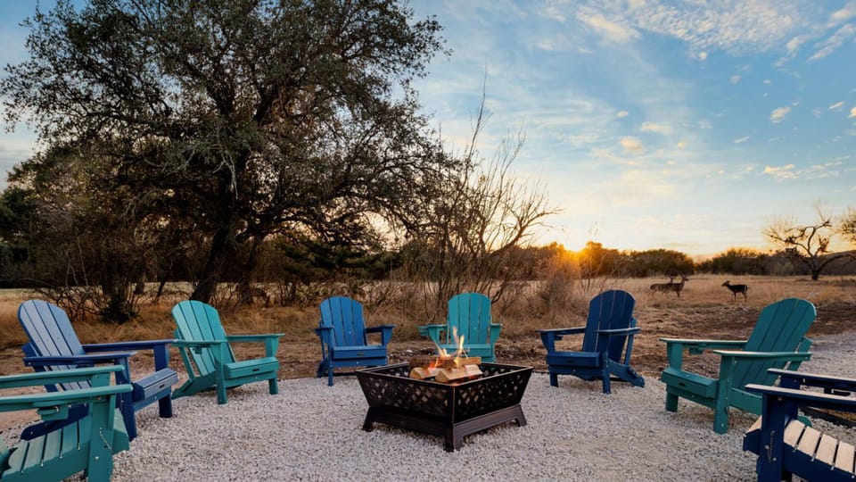 The BIG TEX, Amenity Packed, 2 mi to Frio River House in Concan